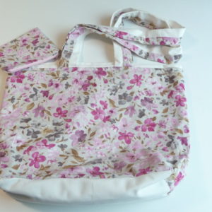 Cousu de fil rose sac en lin fleuri